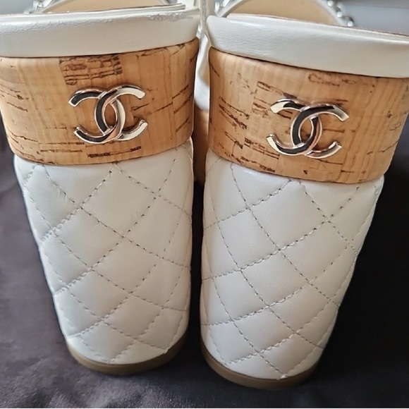CHANEL White Quilted Platform Sandals 7 - Picture 4 of 6